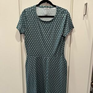 Women’s printed dress with pockets